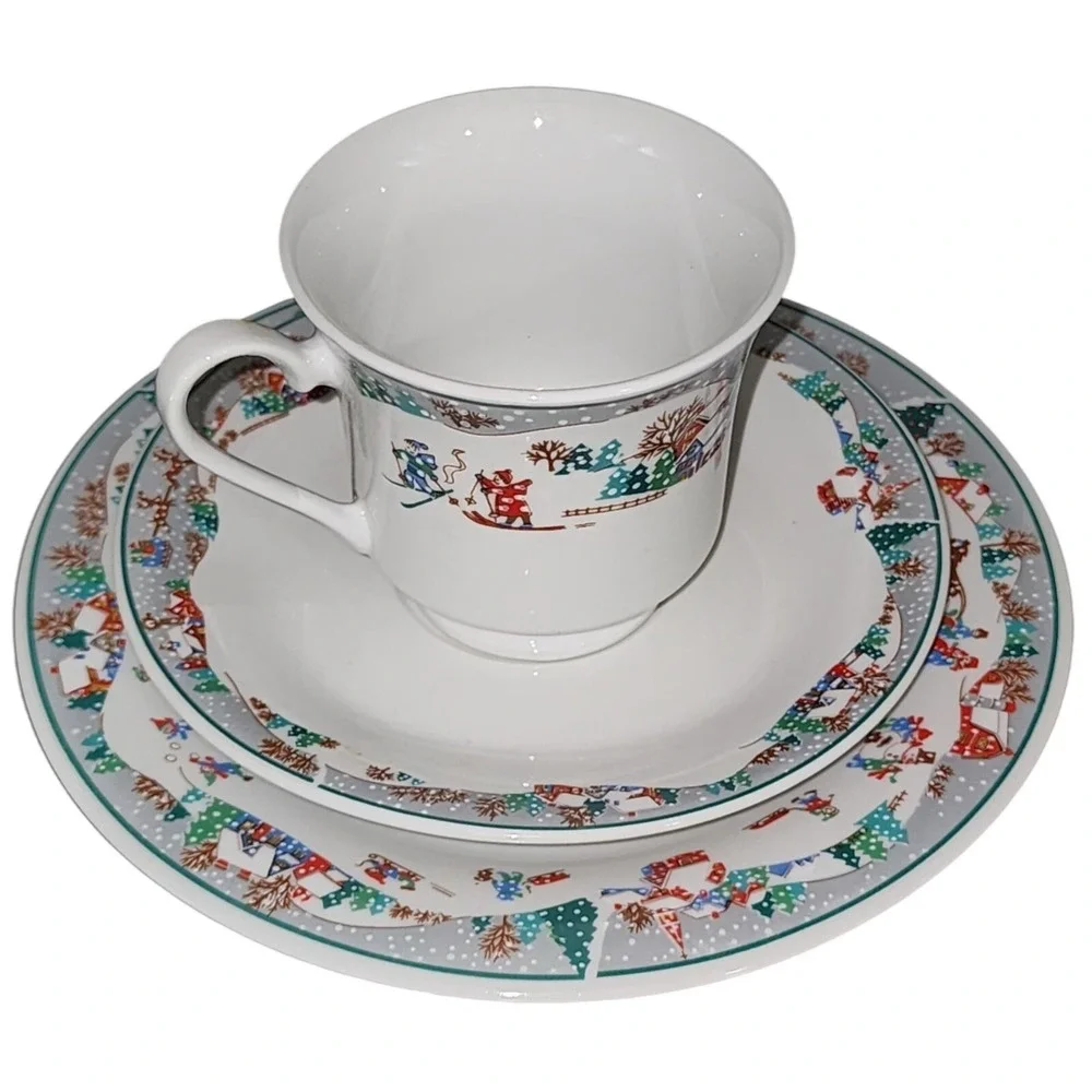 Vintage Christmas Wonderland Porcelain China 20pc‎ Dinnerware Set Holiday Design